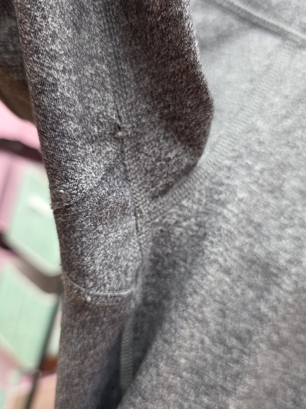 lululemon athletica Heather Gray Capri Leggings with Black Mesh Insets Sz 2 - Picture 9 of 10
